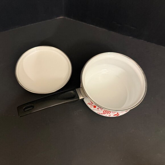 Vintage Red and White Debonaire Floral Enamel Saucepan - Picture 2 of 4